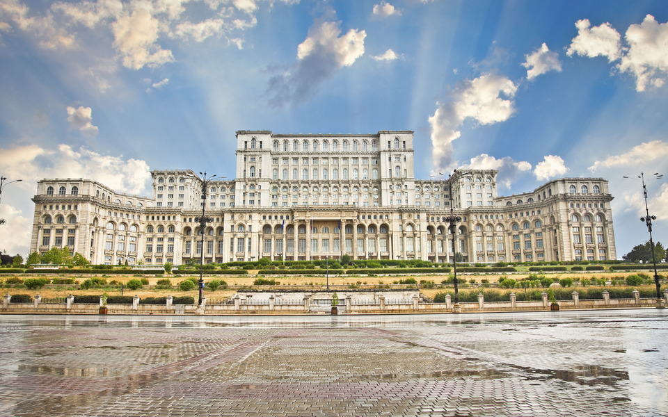 Rumänisches Parlament, Bukarest - © shutterstock_127268432