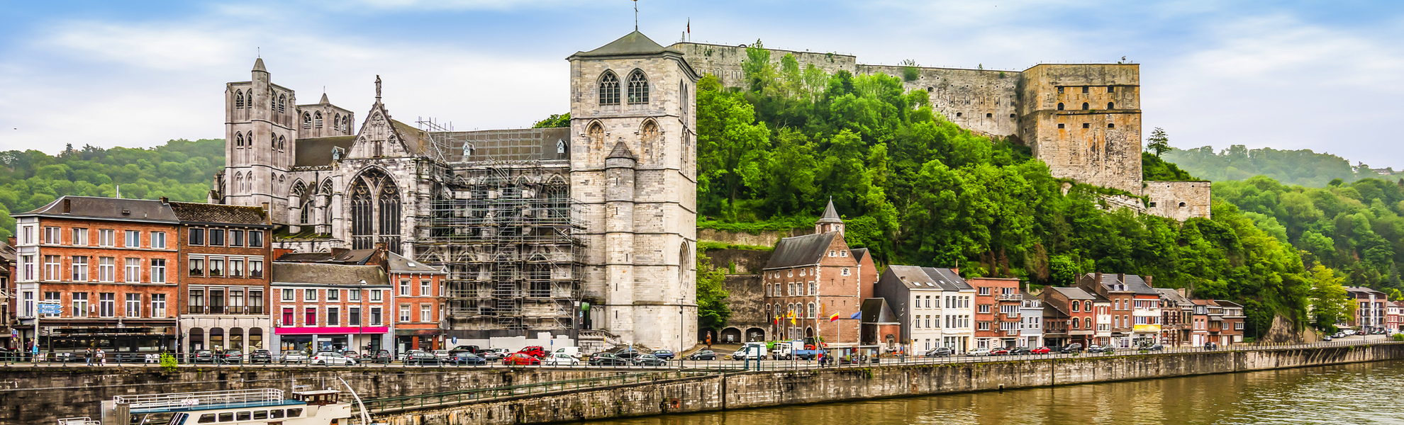 Panoramablick auf die Flusslandschaft von Huy in Wallonien, Belgien - © Nancy Pauwels - stock.adobe.com