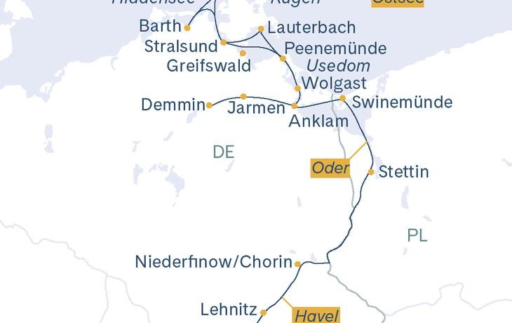 Strasse durch Reisefeld - © patpitchaya - stock.adobe.com