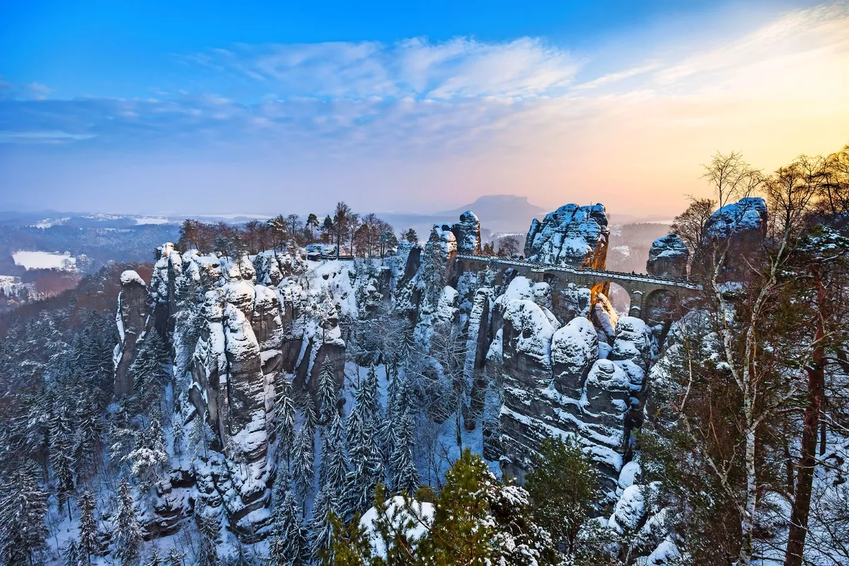 winterliche Felsformation Bastei in der Sächsischen Schweiz, Deutschland - © Sliver - stock.adobe.com winterliche Felsformation Bastei in der Sächsischen Schweiz, Deutschland - © Sliver - stock.adobe.com