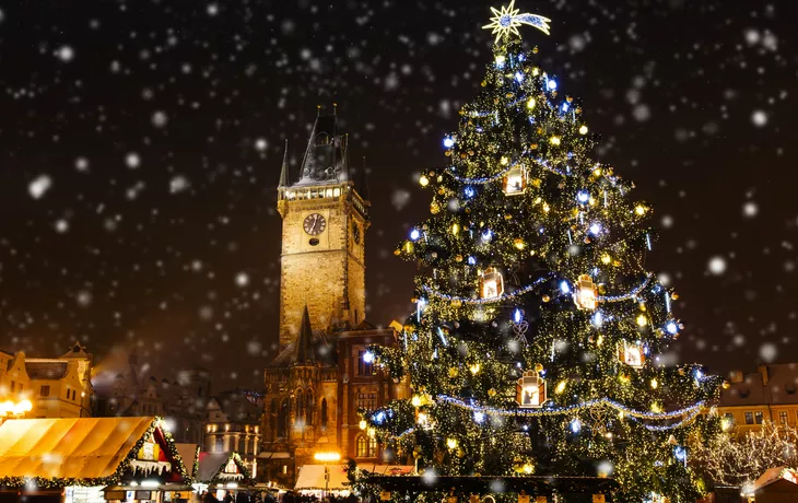 Weihnachtsmarkt auf dem Altstädter Ring - © Jag_cz - stock.adobe.com