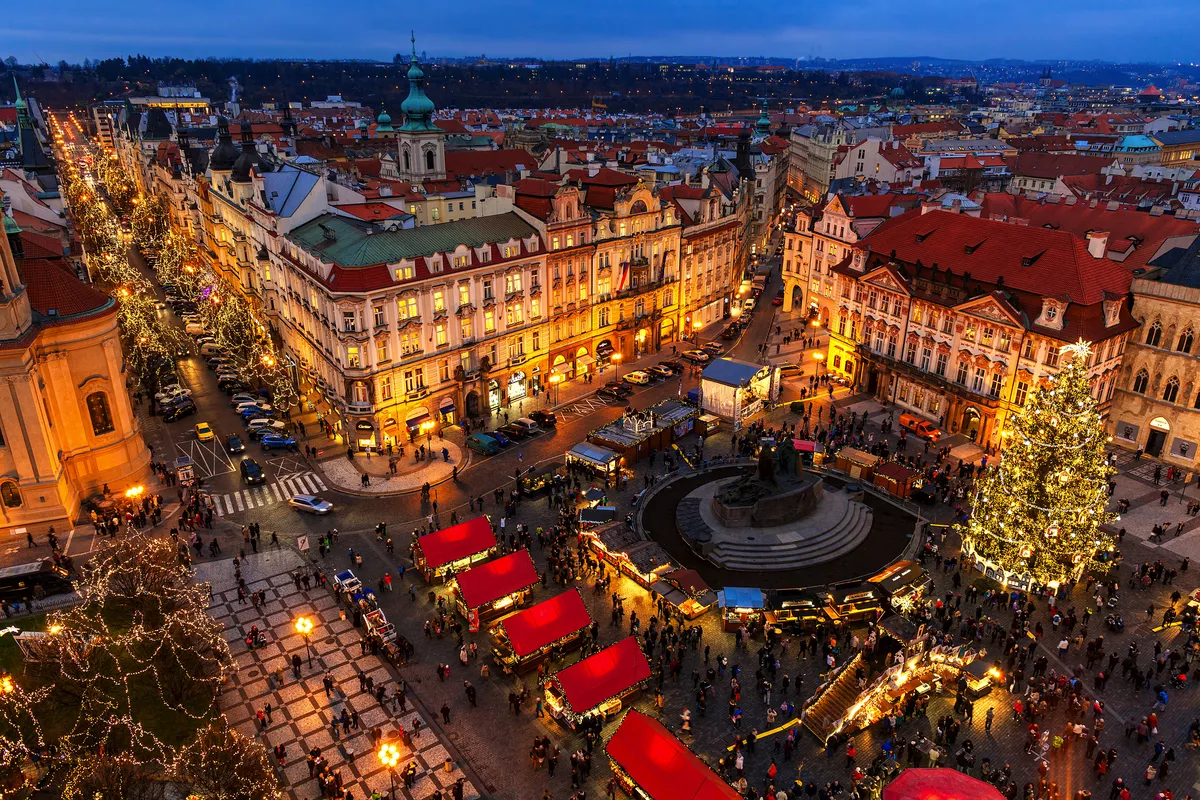 Altstädter Ring zur Weihnachtszeit in Prag - © Rostislav Glinsky - stock.adobe.com