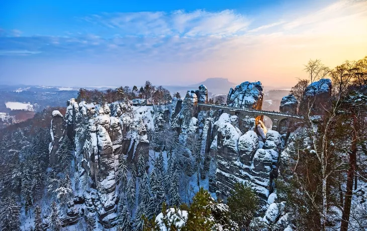 winterliche Felsformation Bastei in der Sächsischen Schweiz, Deutschland - © Sliver - stock.adobe.com