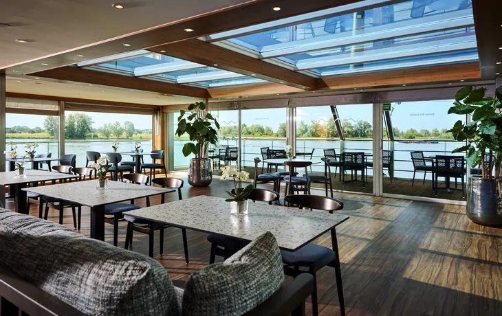 Lido Bar mit Aussenterasse - © Scylla AG