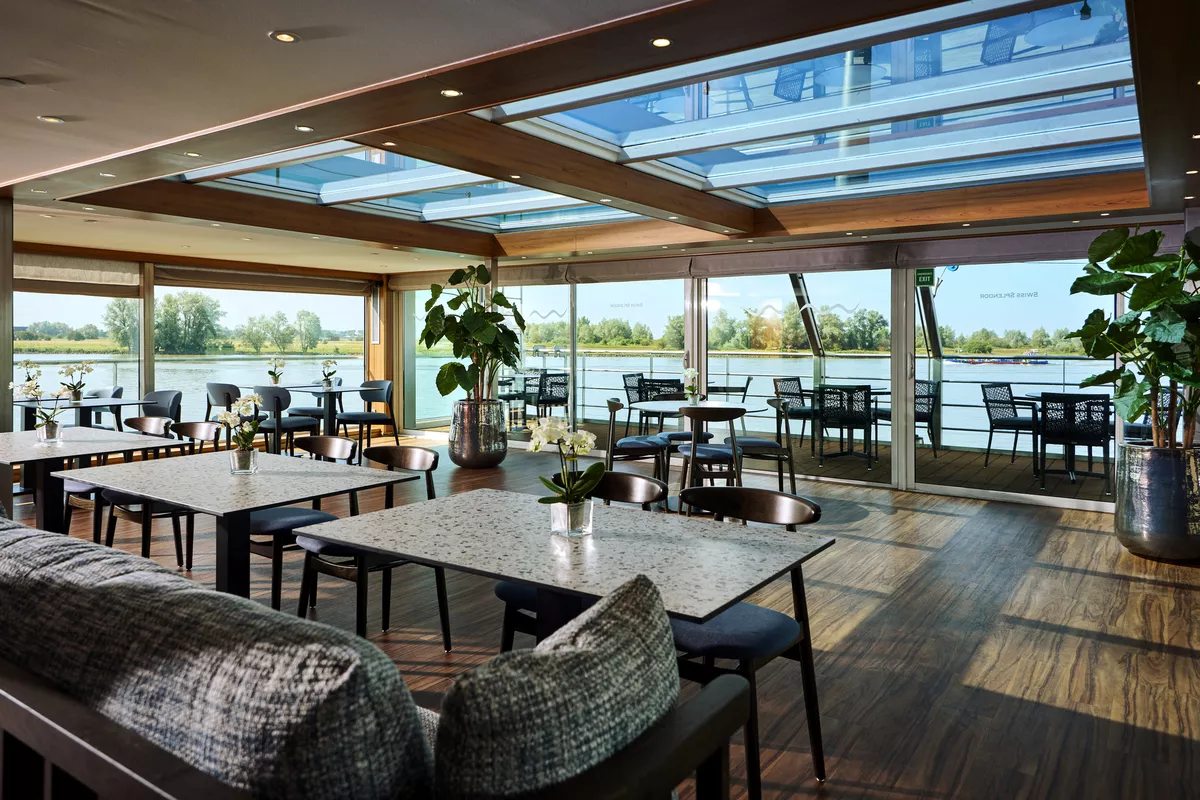 Lido Bar mit Aussenterasse - © Scylla AG