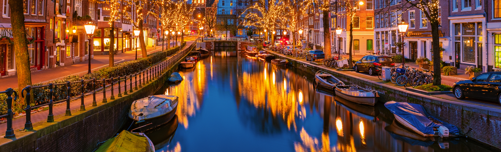 Amsterdams Kanäle mit Weihnachtsbeleuchtung - © Fokke Baarssen - stock.adobe.com