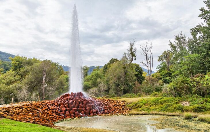 Andernach Geyser - start of eruption