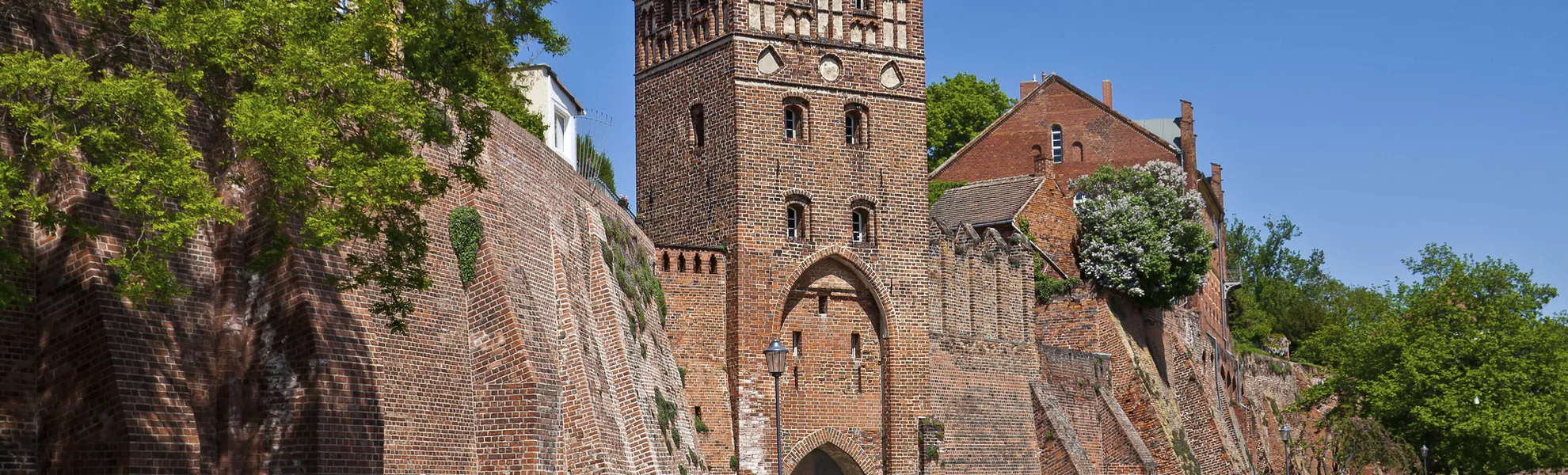 Stadtmauer mit Elbtor, Tangermünde - © Uwe Graf - Fotolia