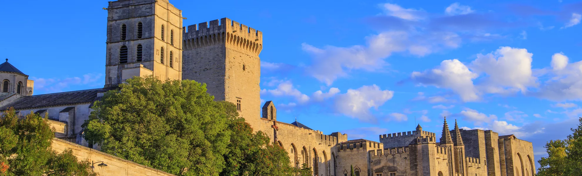 Papstpalast in Avignon - © aterrom - stock.adobe.com