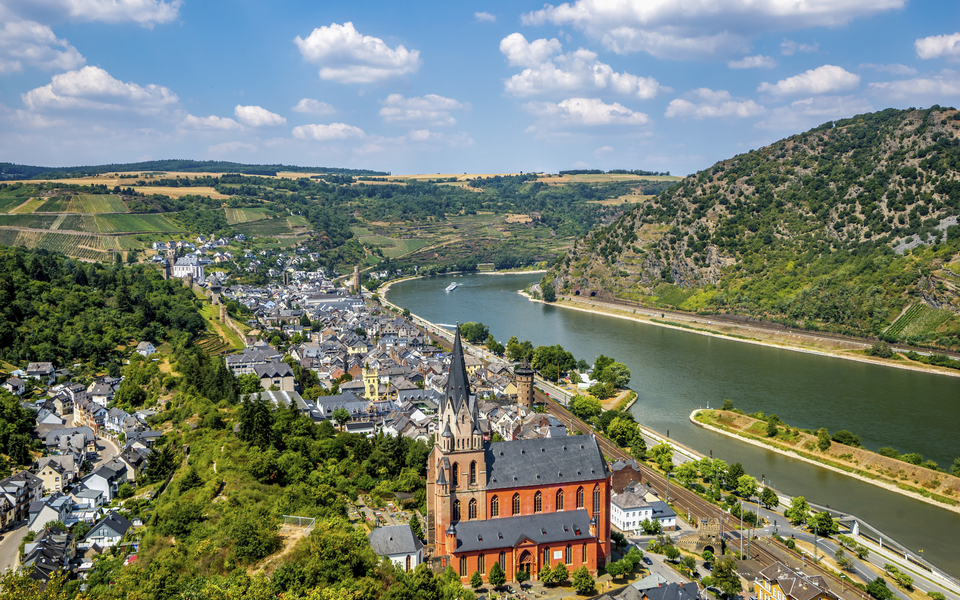 Oberwesel, Blick über das Mittelrheintal - © Sina Ettmer - stock.adobe.com