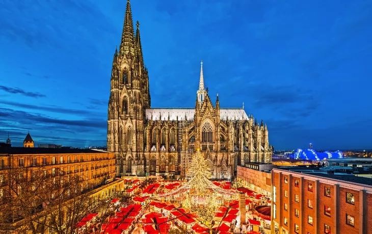 Weihnachtsmarkt am Kölner Dom - © Mapics - stock.adobe.com