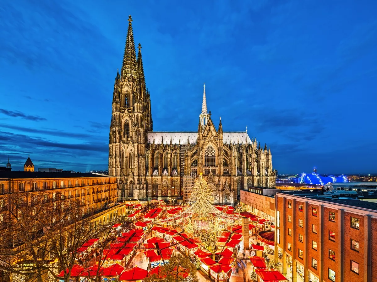 Weihnachtsmarkt am Kölner Dom - © Mapics - stock.adobe.com