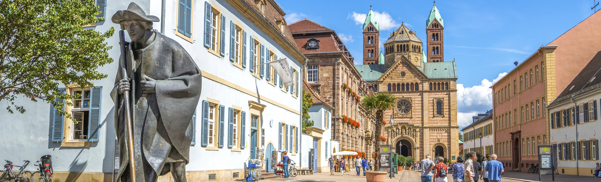 Pilgerfigur und Dom, Speyer - © Sina Ettmer - stock.adobe.com