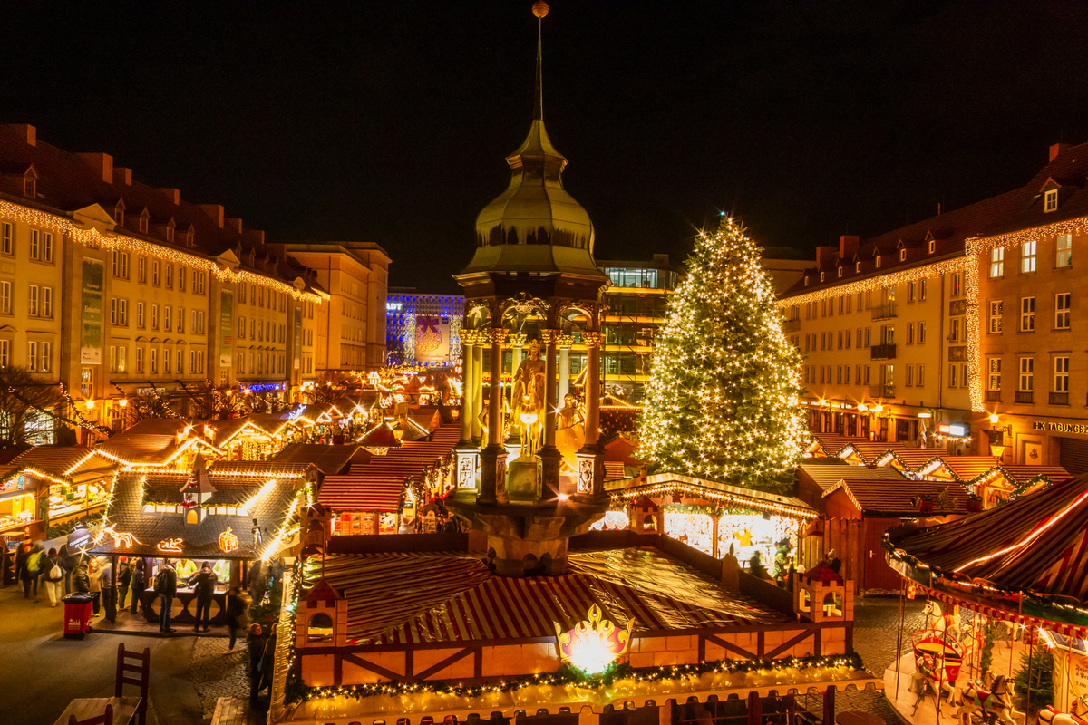 Magdeburger Weihnachtsmarkt auf dem Alten Markt - © Andrea Schwingel - stock.adobe.com