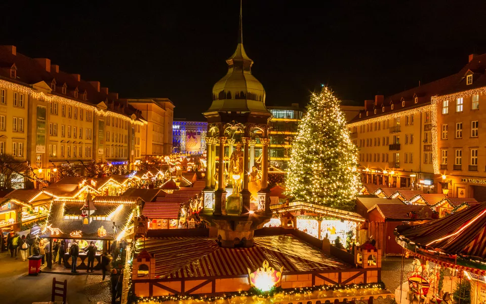 Magdeburger Weihnachtsmarkt auf dem Alten Markt - © Andrea Schwingel - stock.adobe.com