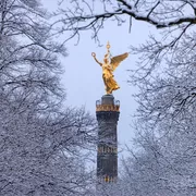 Siegessäule in Berlin im Winterkleid