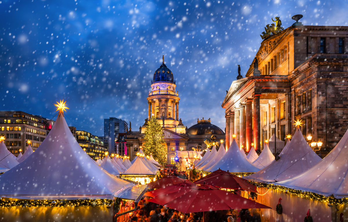 Weihnachtsmarkt am Gendarmenmarkt in Berlin, Deutschland - © eyetronic - stock.adobe.com