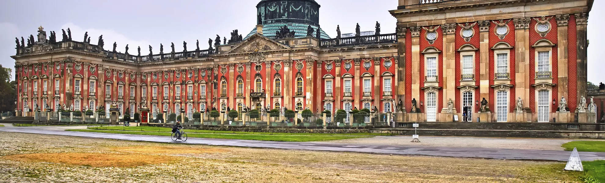 Schloss Sanssouci, Potsdam - © shutterstock_276401771