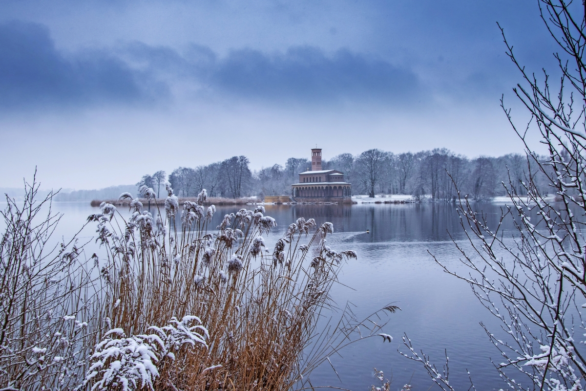 Heilandskirche am Port von Sacrow in Potsdam, Deutschland - © Marianne Drews - stock.adobe.com