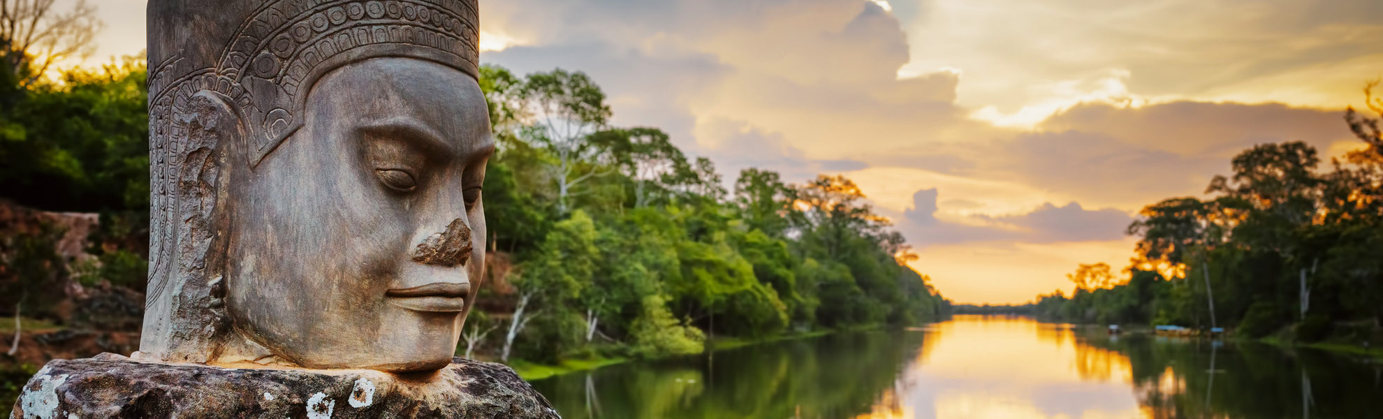 Steingesicht Asura in Angkor Thom - © efired - stock.adobe.com