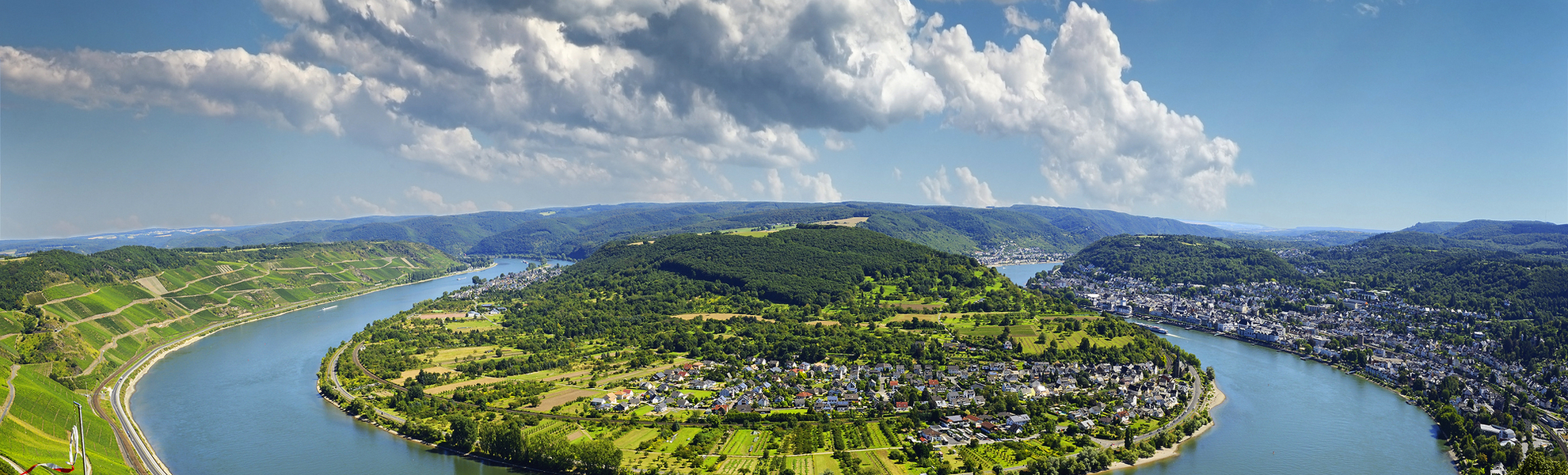 Die grösste Rheinschleife - © Pecold - stock.adobe.com