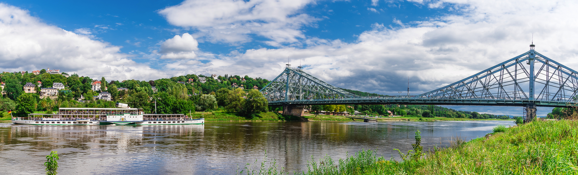 Blaues Wunder und Dampfschiff in Dresden - © Mattoff - stock.adobe.com