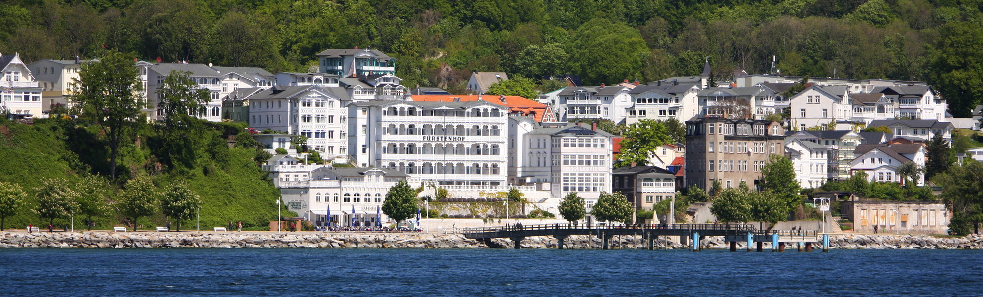 Sassnitz – Stadt, Kurort und Hafen an der Ostsee auf der Insel Rügen - © hotrippcologne - stock.adobe.com