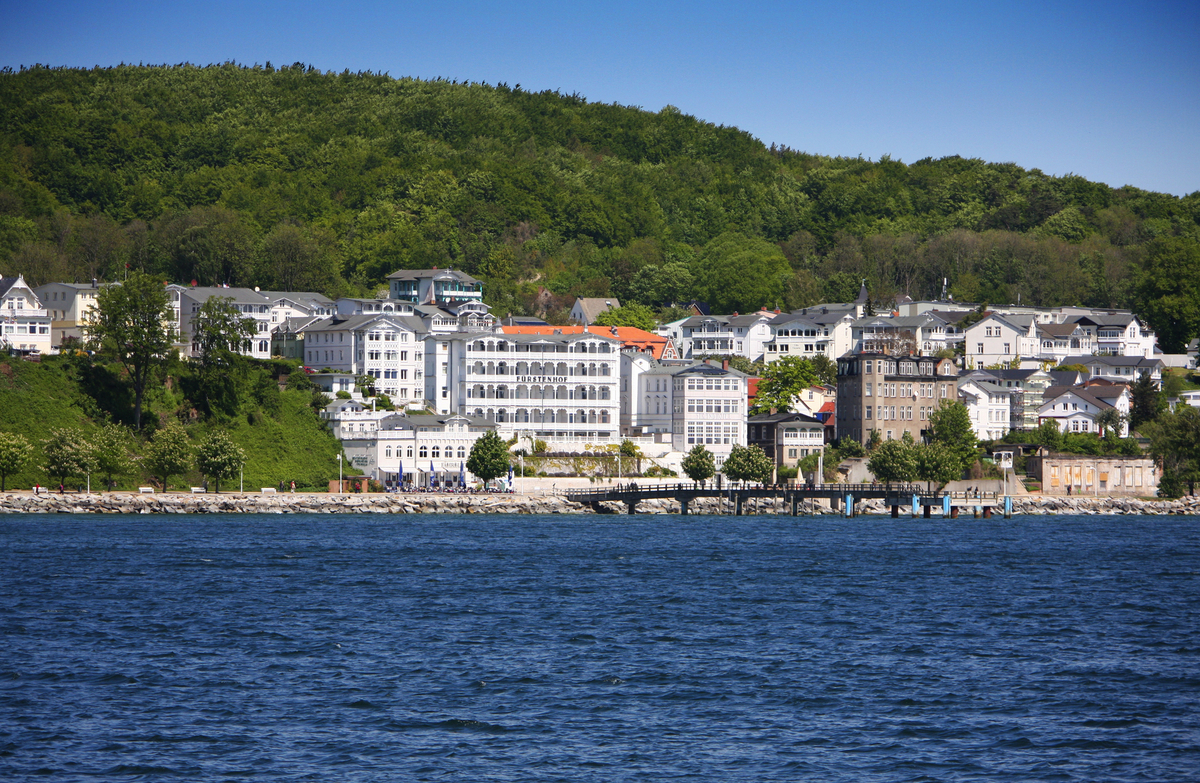 Sassnitz – Stadt, Kurort und Hafen an der Ostsee auf der Insel Rügen - © hotrippcologne - stock.adobe.com