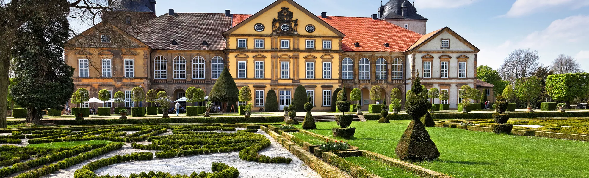 Schloss Hundisburg bei Magdeburg - ©fotobeam.de - stock.adobe.com