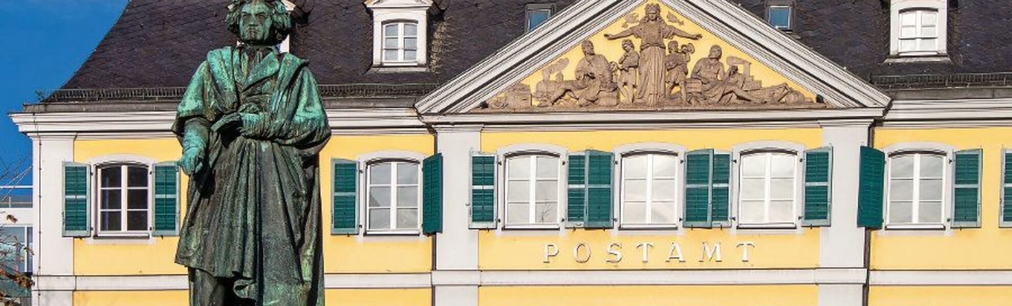 Beethovendenkmal auf dem Münsterplatz in Bonn - © mathess - Fotolia