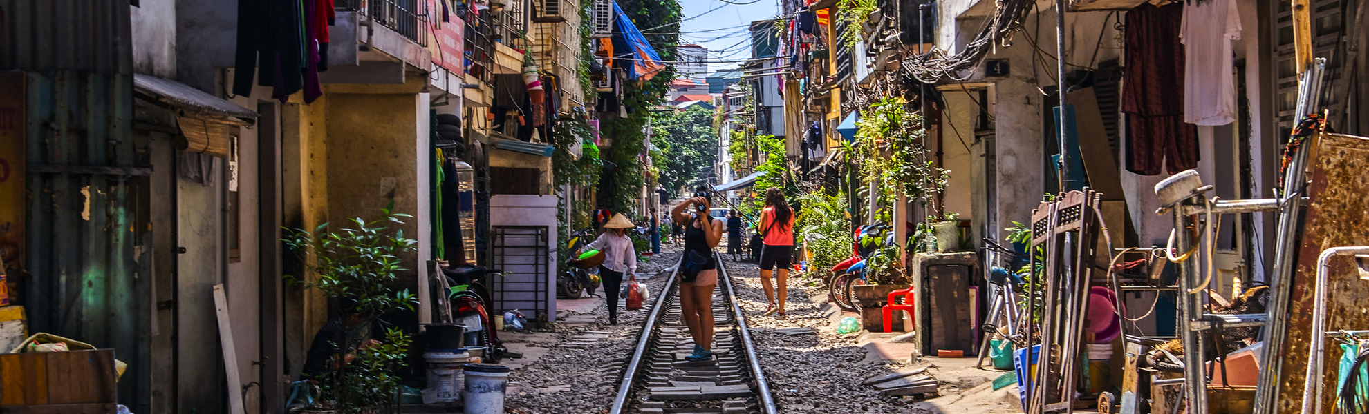 Hanoi Train Street - © Alexey Pelikh - stock.adobe.com