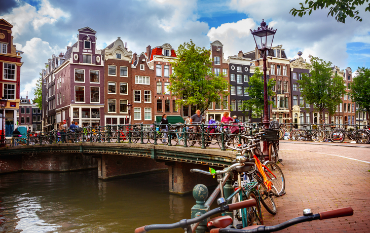 Kanal in Amsterdam - © adisa - stock.adobe.com