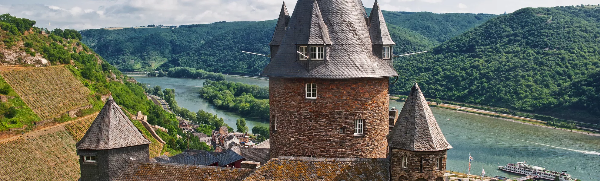 Burg Stahleck über Bacharach am Rhein - © mojolo - stock.adobe.com