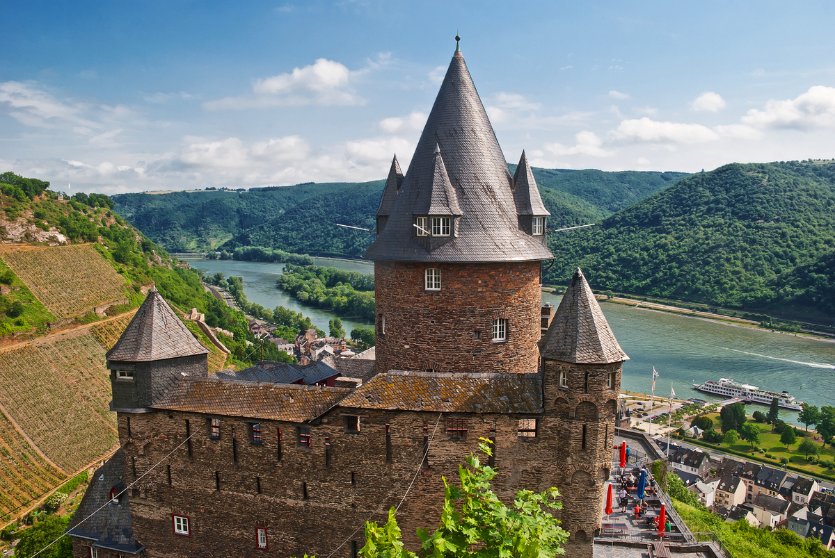 Burg Stahleck über Bacharach am Rhein - © mojolo - stock.adobe.com
