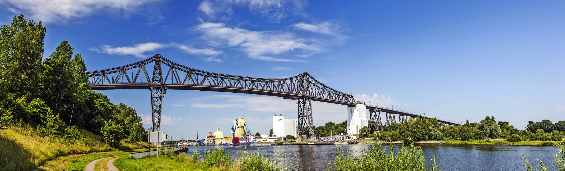Historische Eisenbahnhochbrücke bei Rendsburg über den Nord-Ostsee-Kanal
 - © Gerhard1302 - Fotolia
