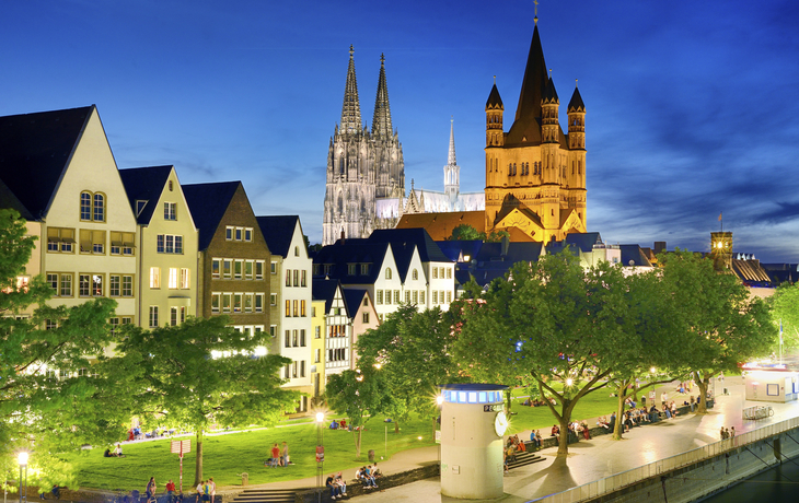Altstadt mit Dom und Groß St. Martin, Köln - © FRANCESCO CAROVILLANO