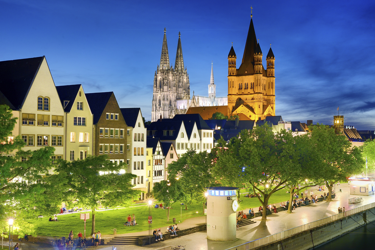 Altstadt mit Dom und Groß St. Martin, Köln - © FRANCESCO CAROVILLANO