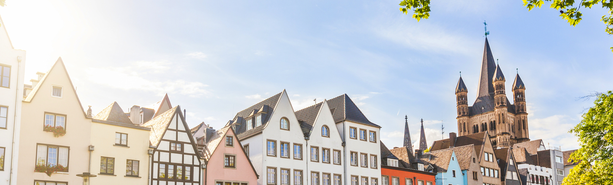 die historischen Stapelhäuschen am Fischmarkt in der Altstadt von Köln - © william87 - stock.adobe.com