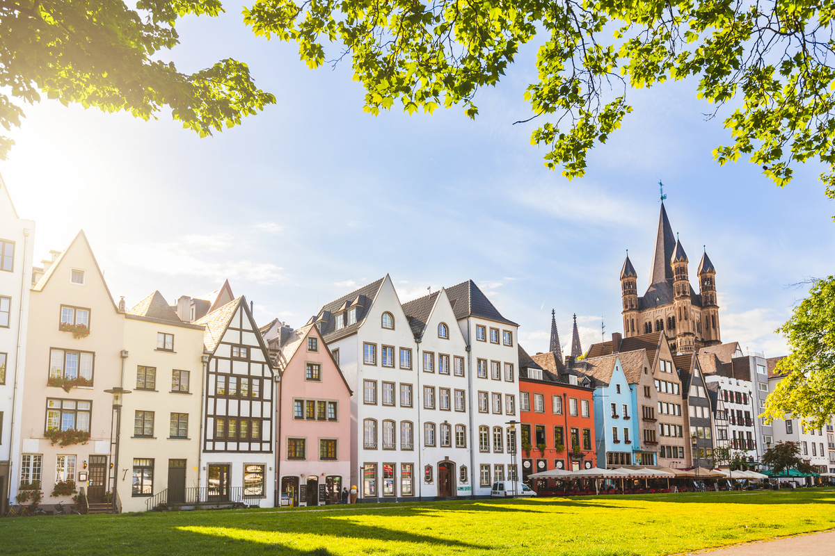 die historischen Stapelhäuschen am Fischmarkt in der Altstadt von Köln - © william87 - stock.adobe.com