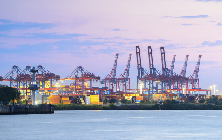 © Francesco Carovillano - Docks am Hamburger Hafen