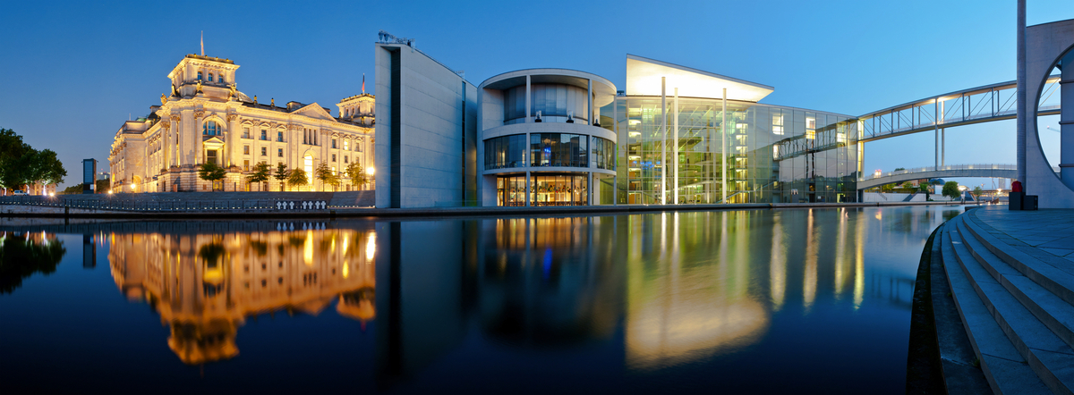 Panorama des Reichstags und des Reichstagufers in Berlin - © draghicich - stock.adobe.com