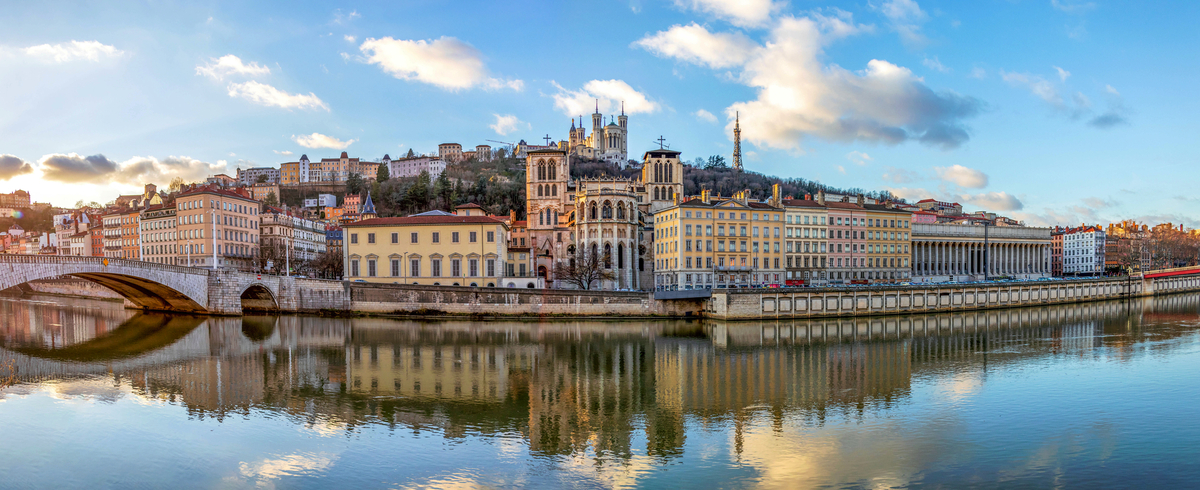 Kathedrale Saint Jean und Basilika Notre-Dame de Fourvière in Lyon - © nomadkate - stock.adobe.com