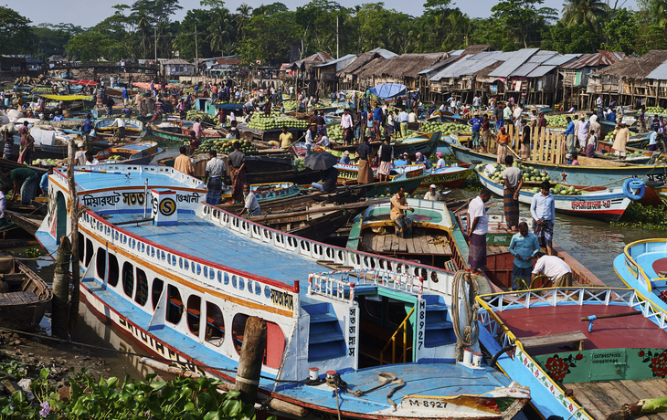 © Â©2019 Andrea Pistolesi - Schwimmender Markt, Bangladesch