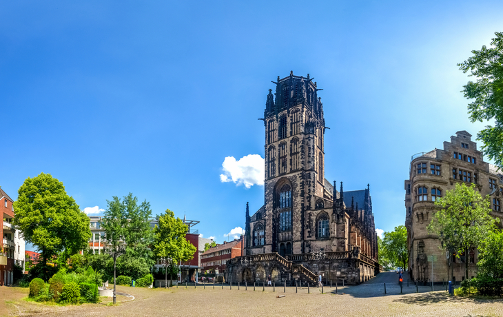 © Sina Ettmer - stock.adobe.com - Salvatorkirche in Duisburg