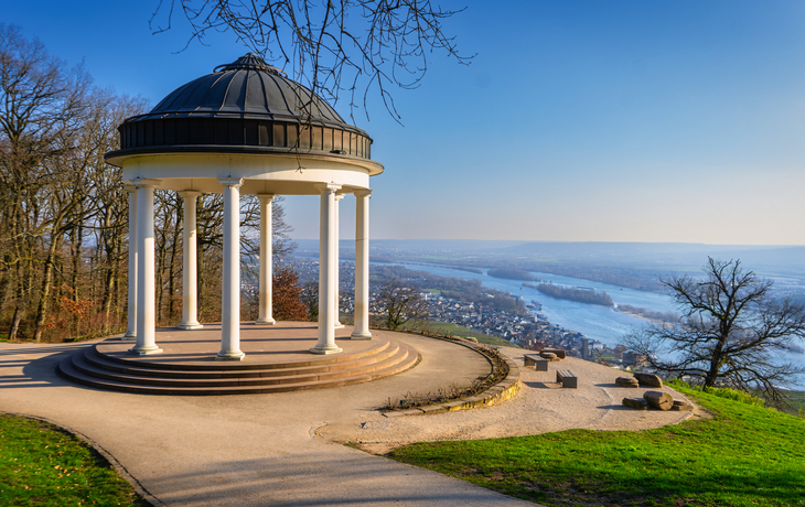 winterlicher Blick vom Niederwalddenkmal in Rüdesheim - © HerrKaiser - stock.adobe.com