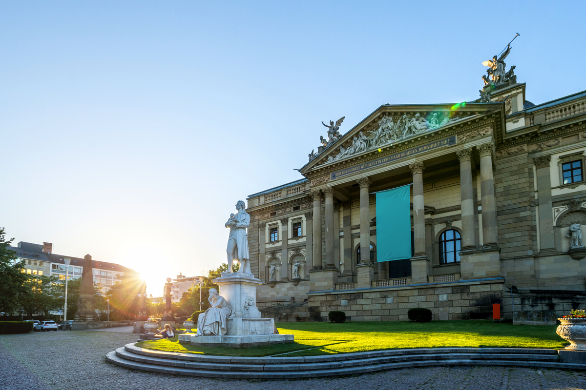 Hessisches Staatstheater Wiesbaden - © Sina Ettmer - stock.adobe.com
