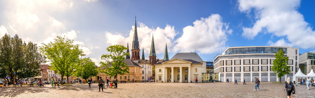Schlossplatz von Oldenburg - ©Sina Ettmer - stock.adobe.com