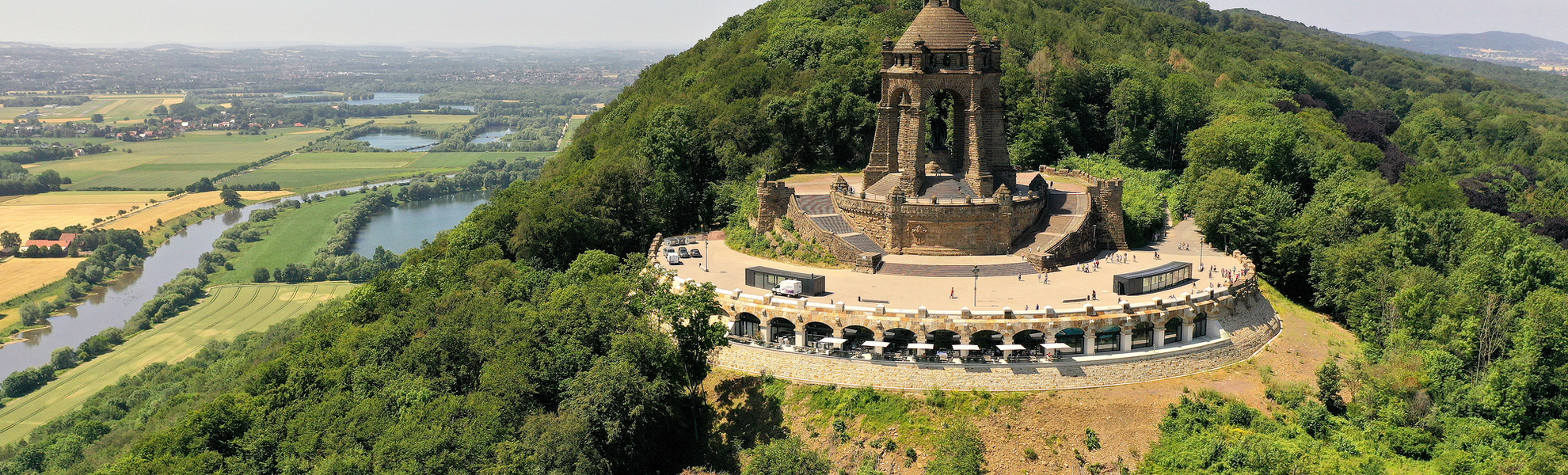 Porta Westfalica mit Kaiser-Wilhelm-Denkmal - ©Jürgen Krüger - stock.adobe.com
