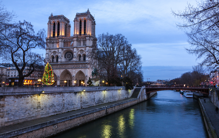 Notre-Dame de Paris bei Dämmerung - © norbel - stock.adobe.com