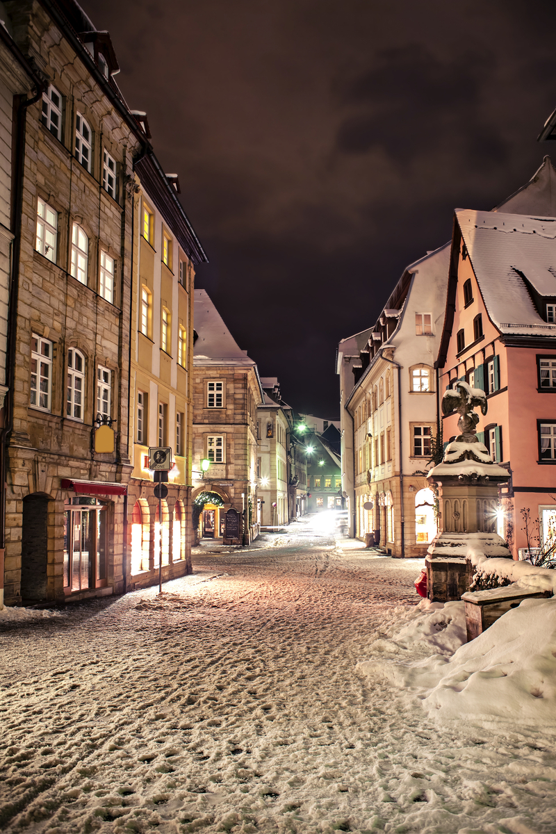 Bamberg bei Nacht - ©Val Thoermer - stock.adobe.com